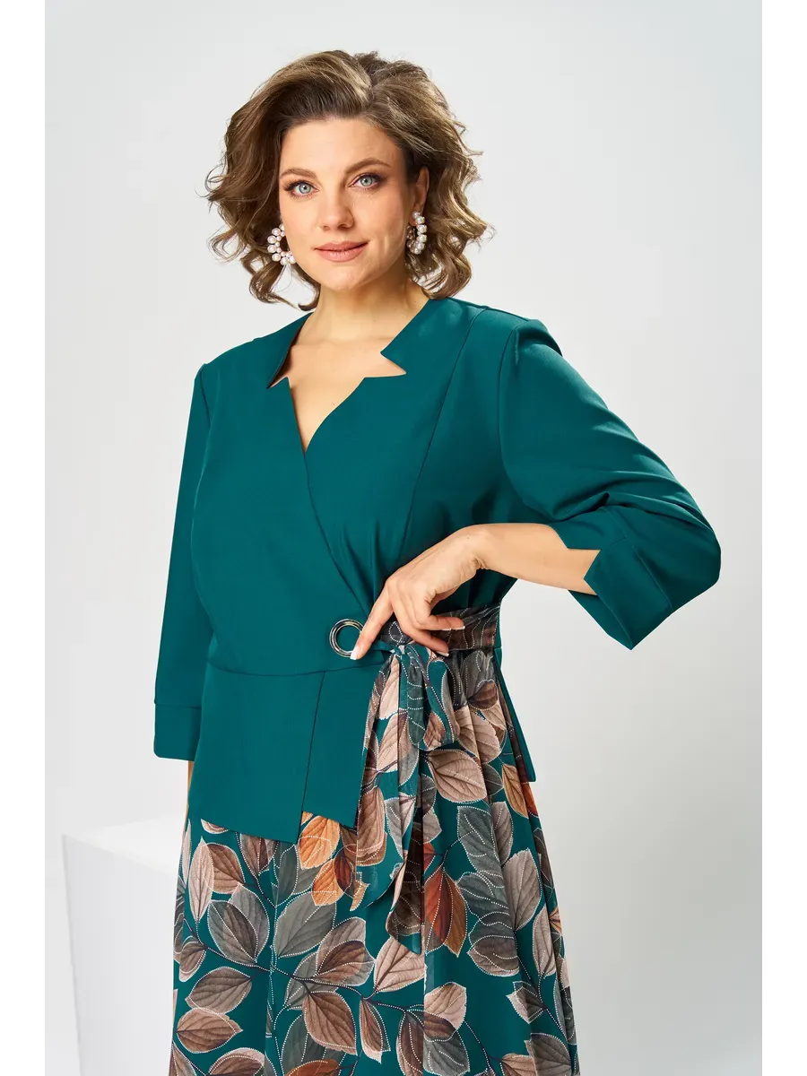 Ilyra – Robe en chiffon à col à revers crantés