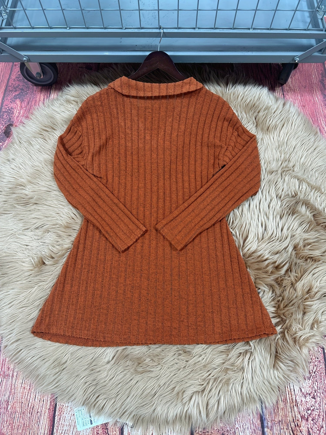 Novira – T-shirt en maille côtelée à col en V à revers