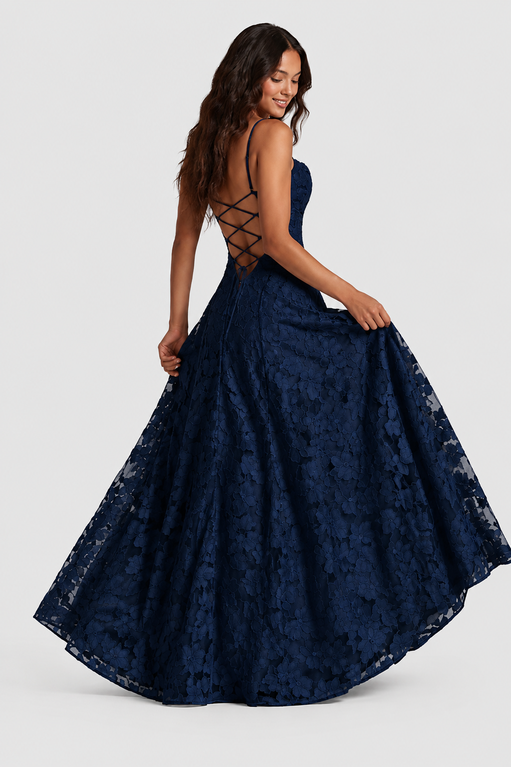 Nerila – robe en dentelle florale exquise