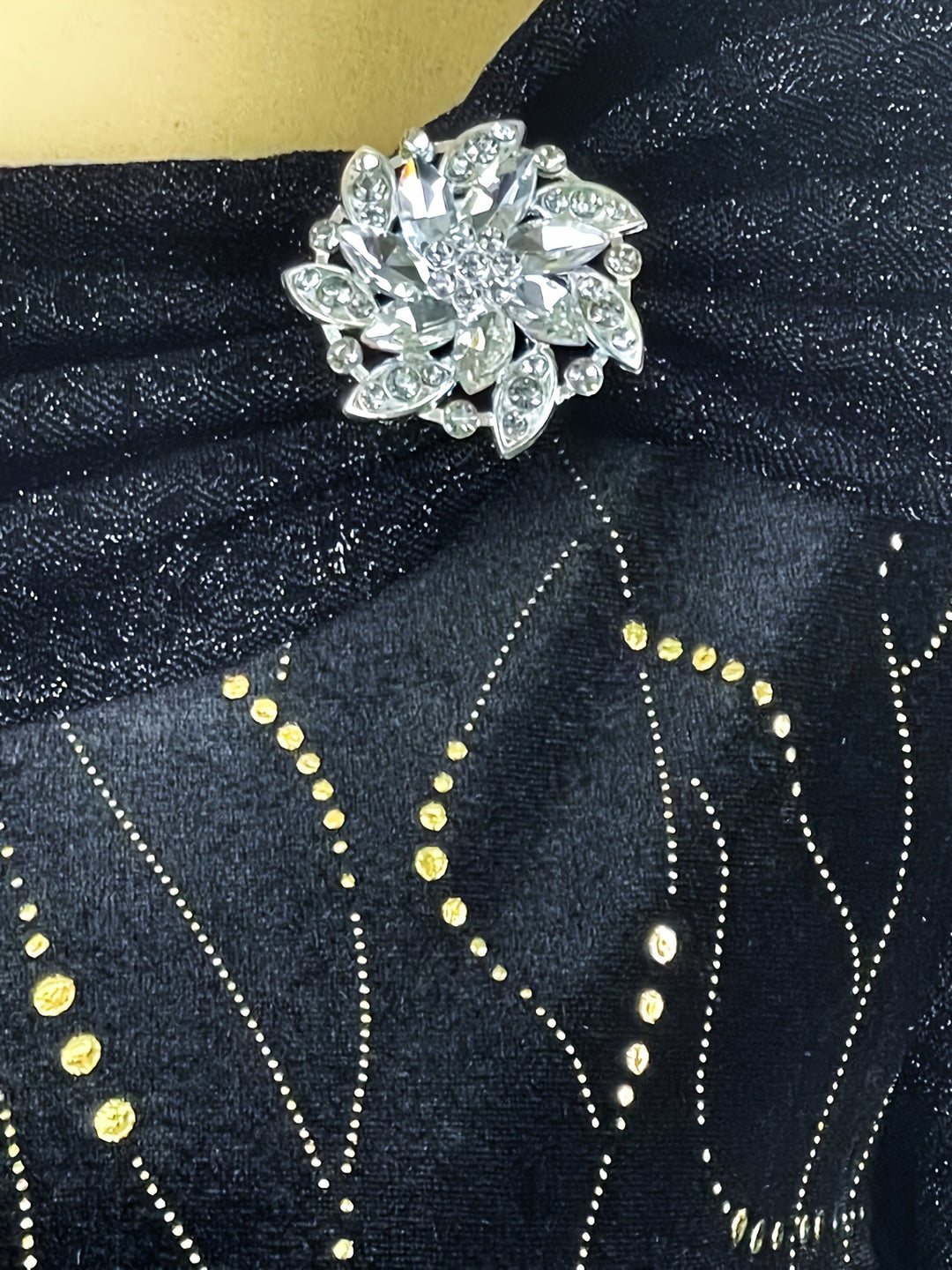 Avenya – Pull en maille à col en satin