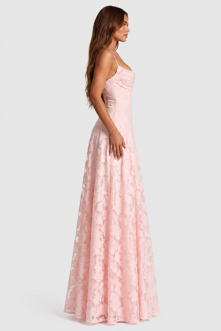 Nerila – robe en dentelle florale exquise