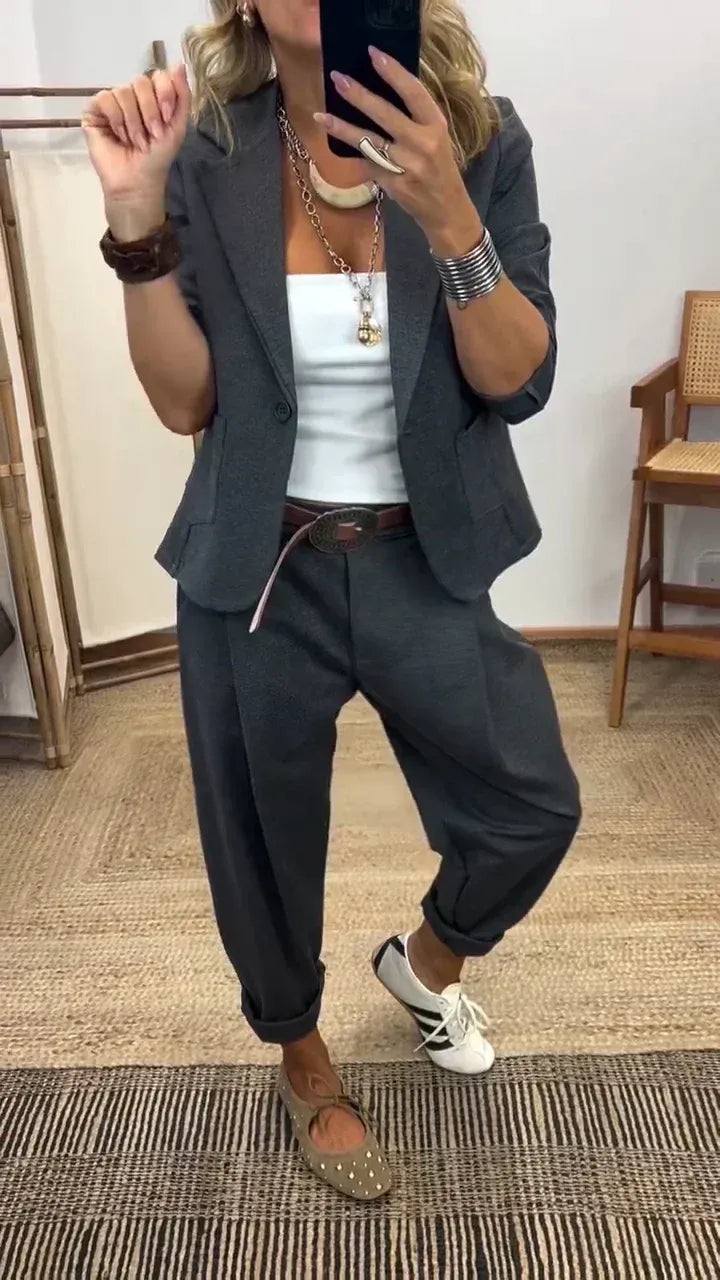 Virela – Costume à revers