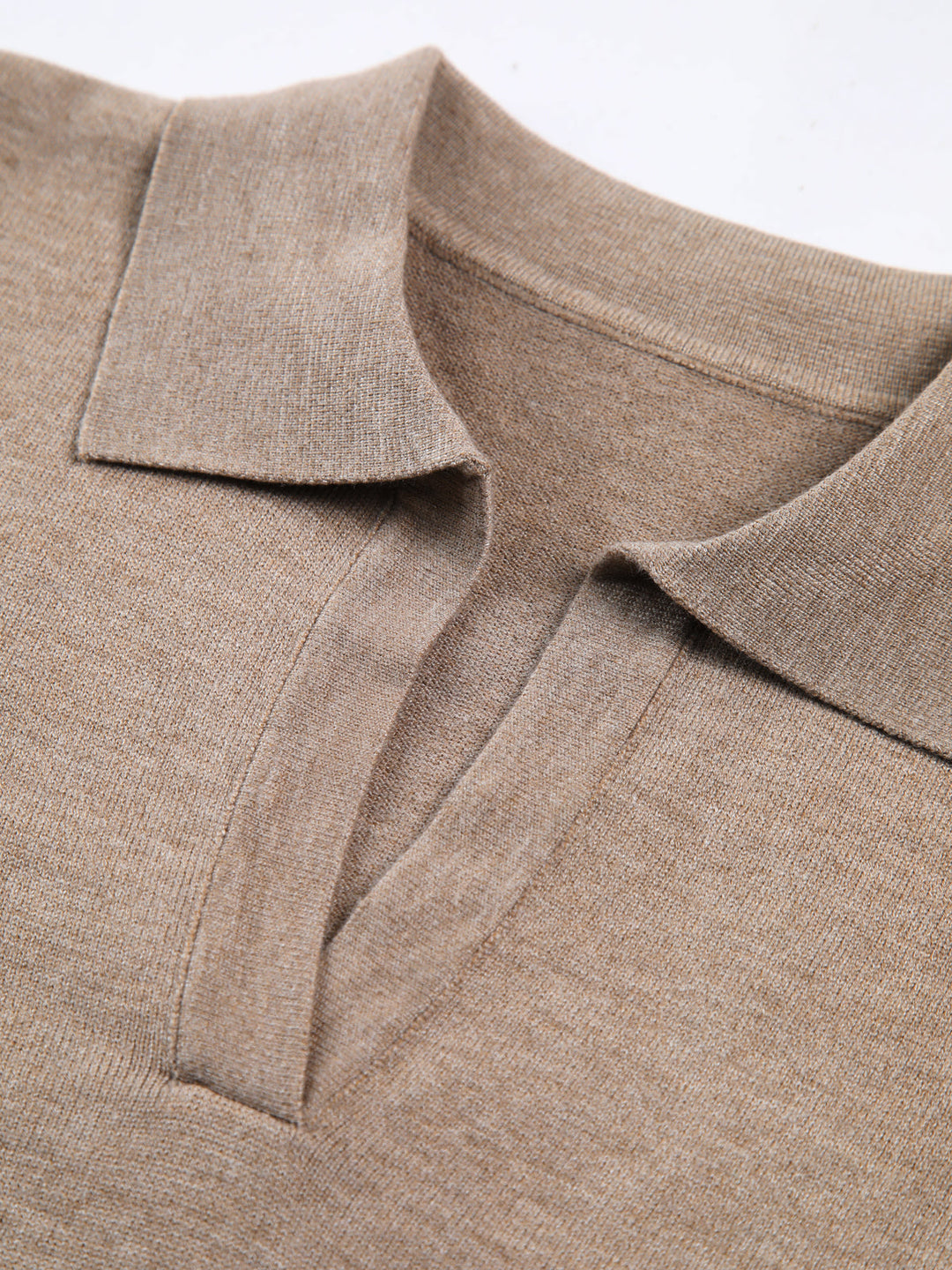 Elyra – Pull en maille fine à col polo en V