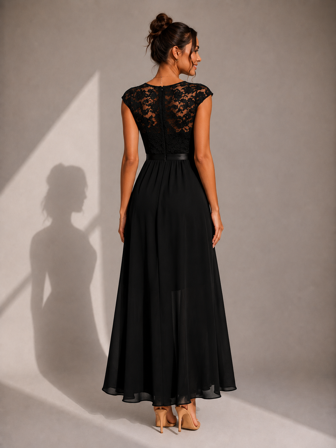 Verine – encolure transparente, robe maxi