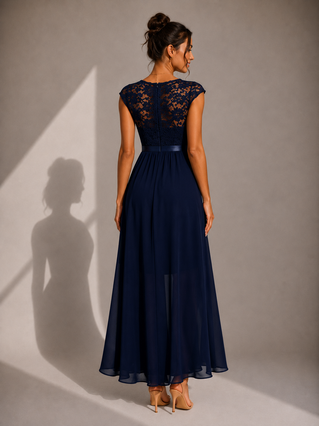 Verine – encolure transparente, robe maxi