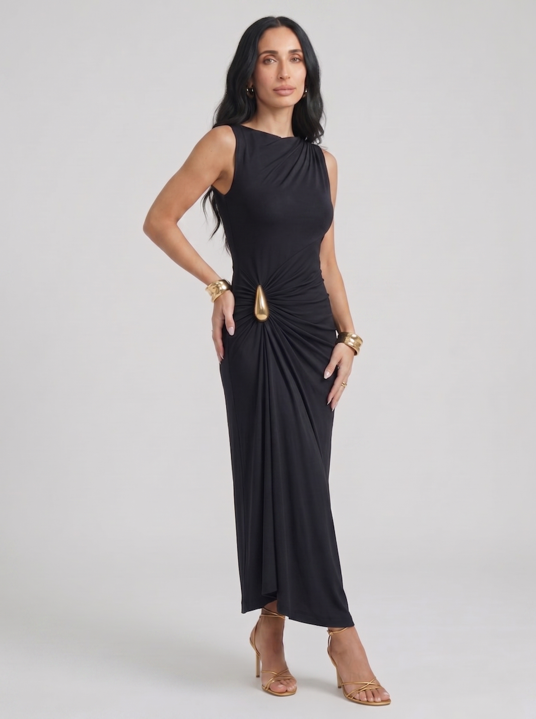 Mireva – Robe en tissu technique froncée aux hanches