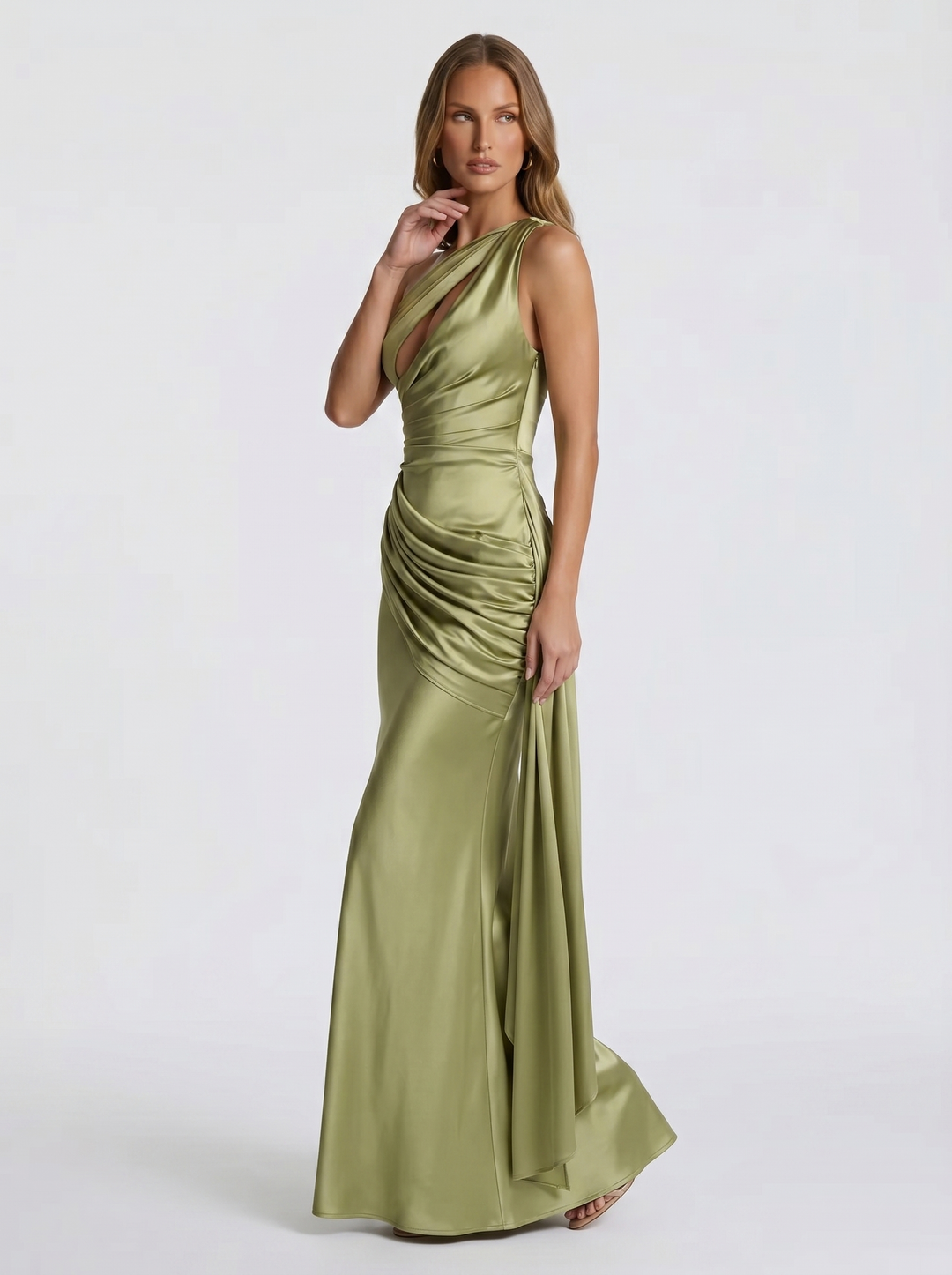Vesira – robe en satin à encolure asymétrique