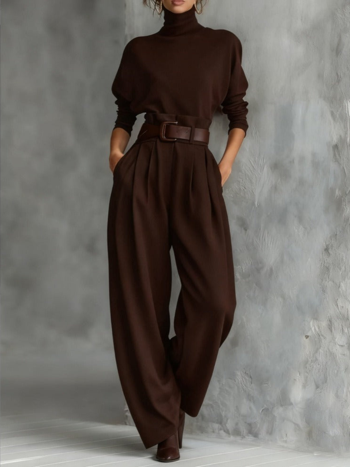 Avenya – Ensemble haut à col roulé ajusté et pantalon