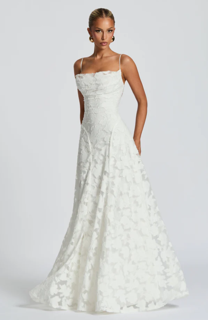 Nalevi - Robe longue en dentelle moulante