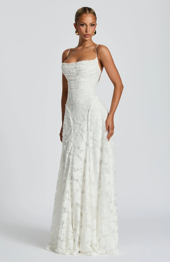 Nalevi - Robe longue en dentelle moulante