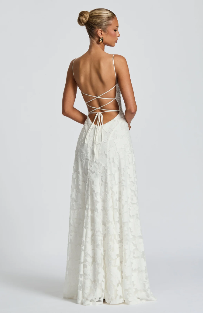 Nalevi - Robe longue en dentelle moulante