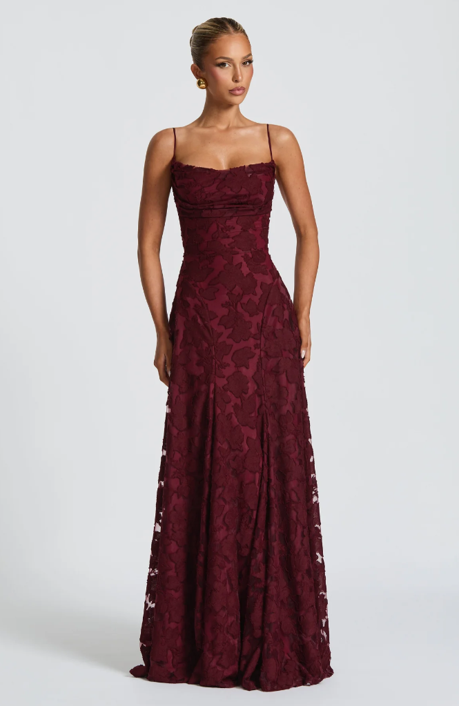 Nalevi - Robe longue en dentelle moulante