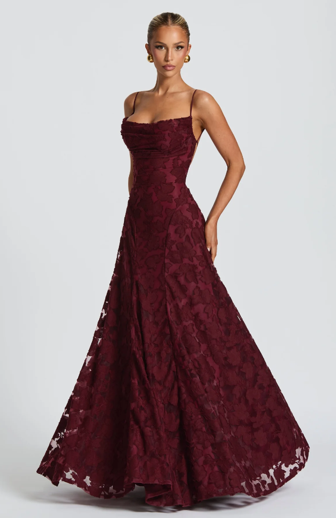 Nalevi - Robe longue en dentelle moulante