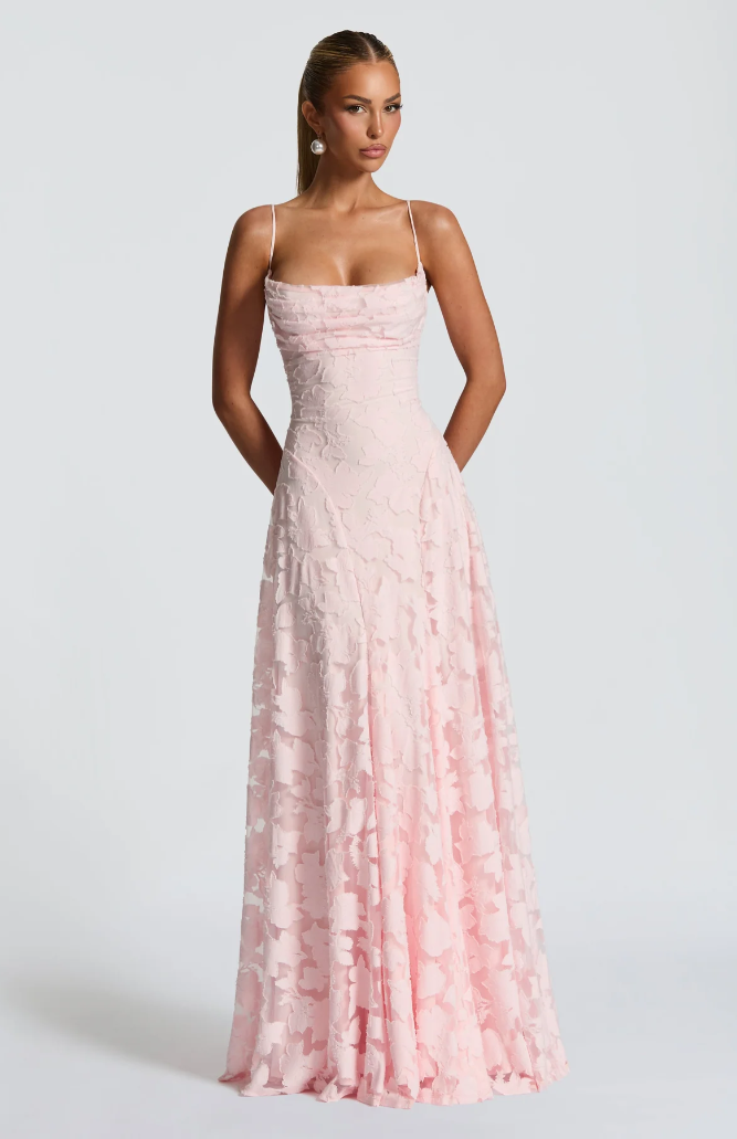 Nalevi - Robe longue en dentelle moulante