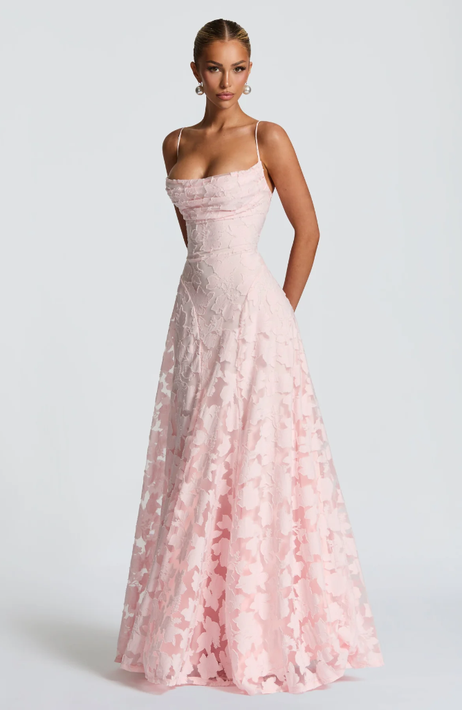 Nalevi - Robe longue en dentelle moulante