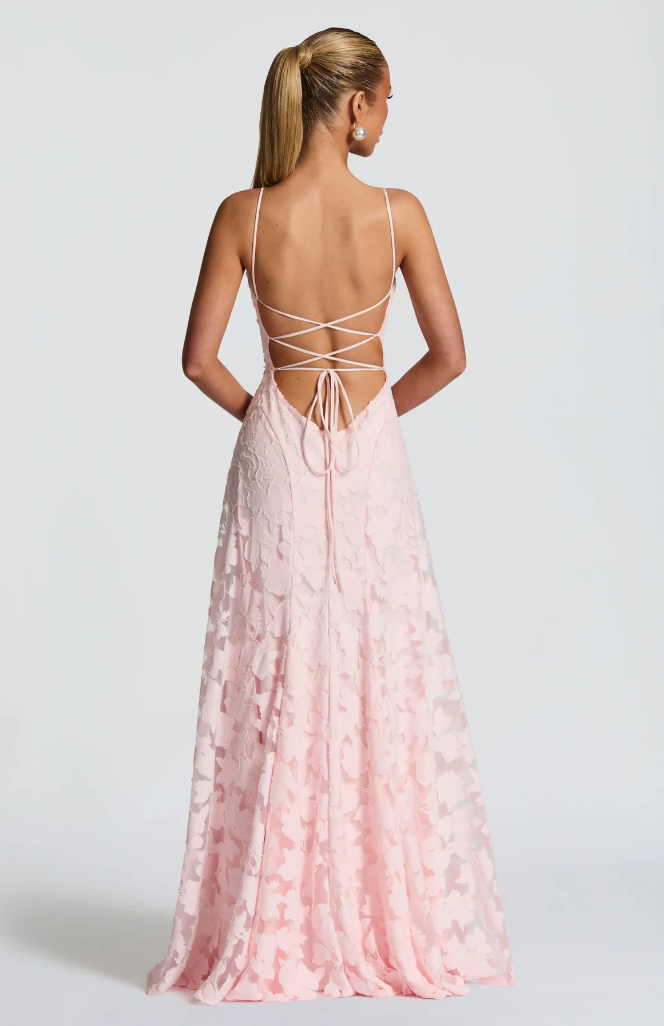 Nalevi - Robe longue en dentelle moulante