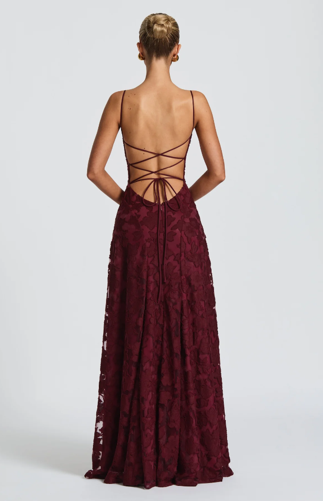 Nalevi - Robe longue en dentelle moulante