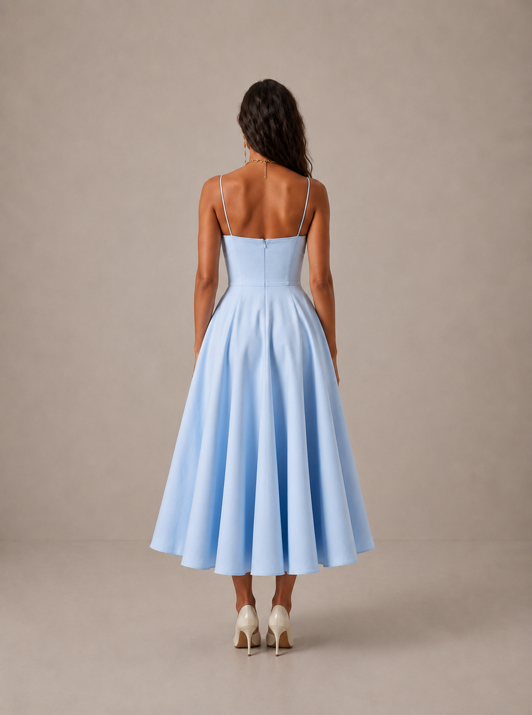 Averla – Robe en tissu technique à décolleté en cœur