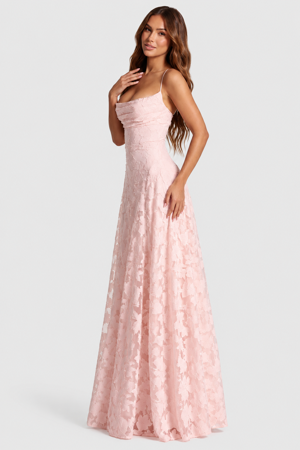 Nerila – robe en dentelle florale exquise