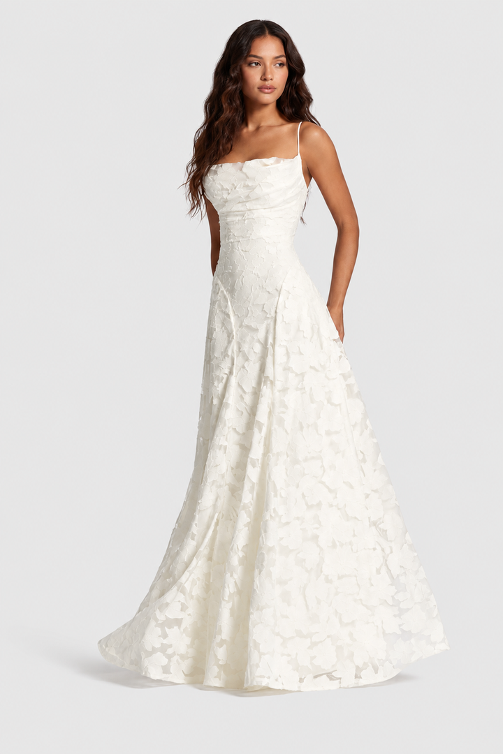 Nerila – robe en dentelle florale exquise