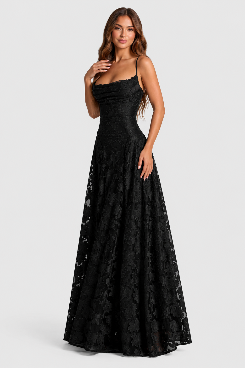 Nerila – robe en dentelle florale exquise