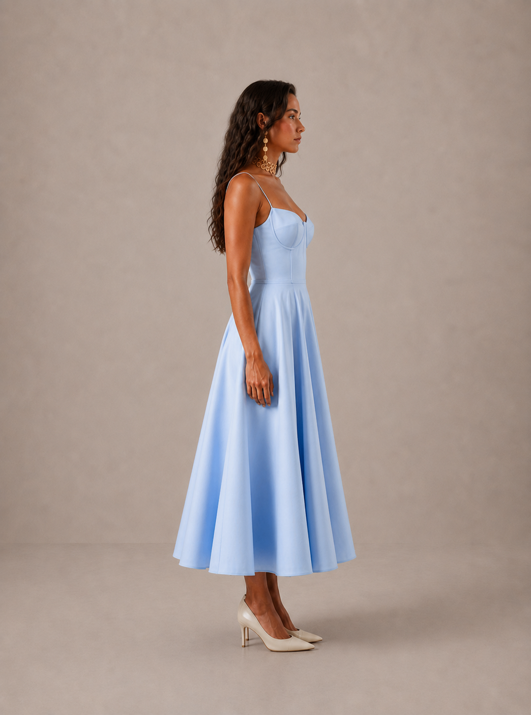 Averla – Robe en tissu technique à décolleté en cœur