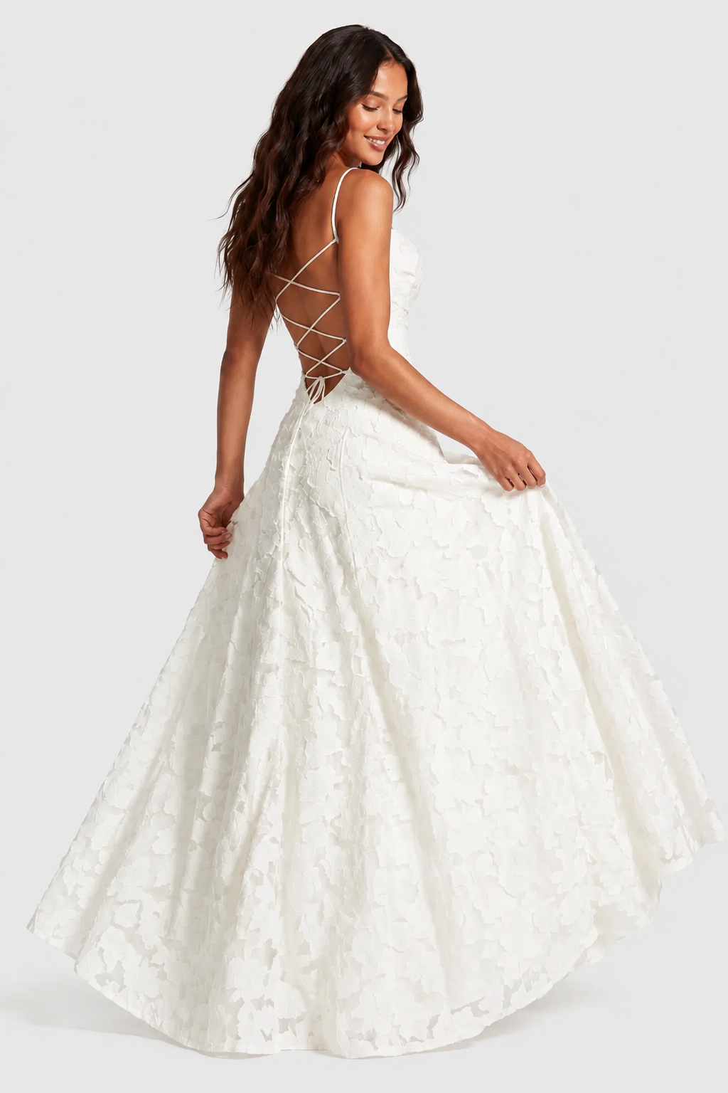 Nerila – robe en dentelle florale exquise