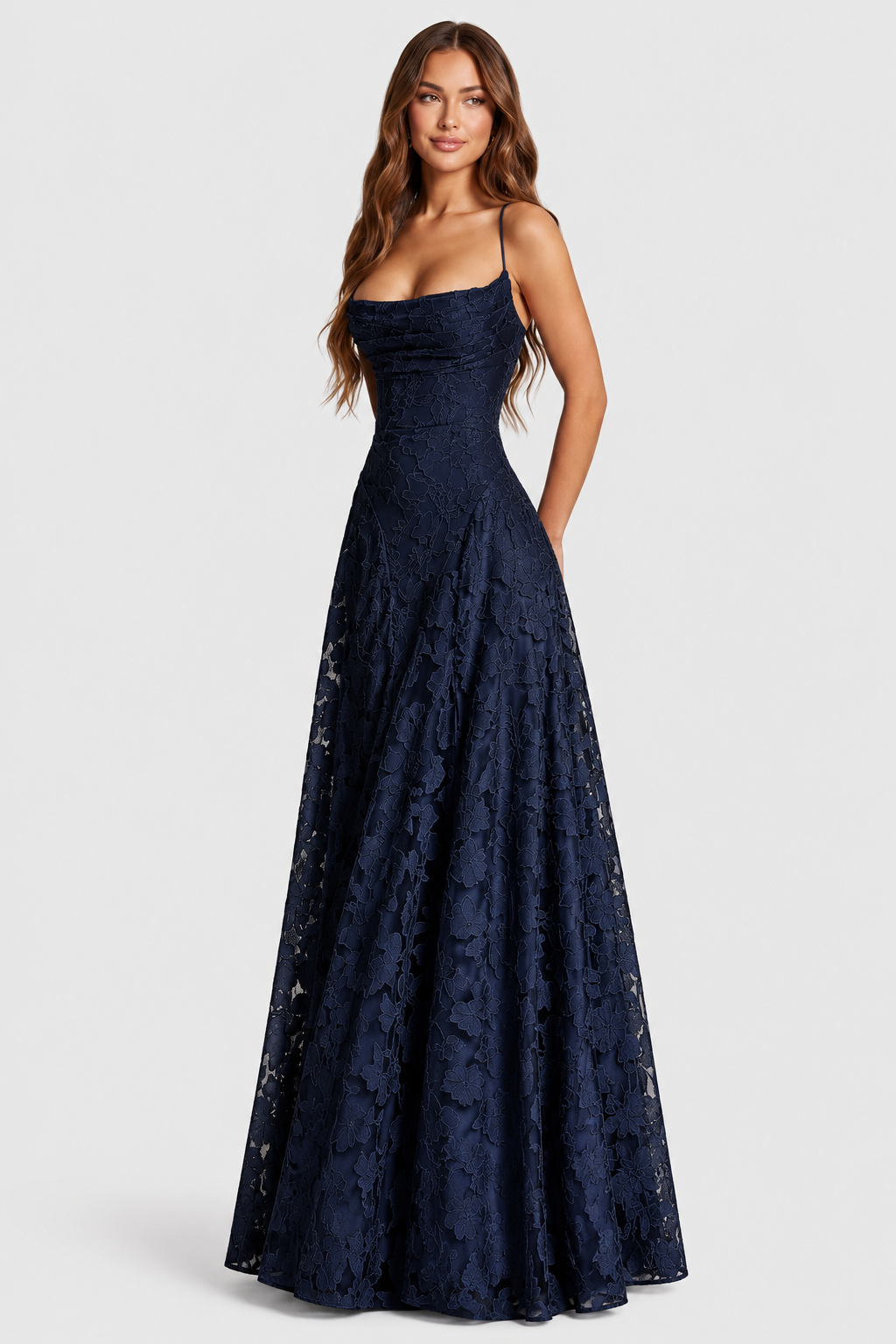 Nerila – robe en dentelle florale exquise