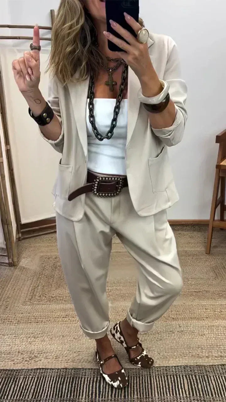 Virela – Costume à revers