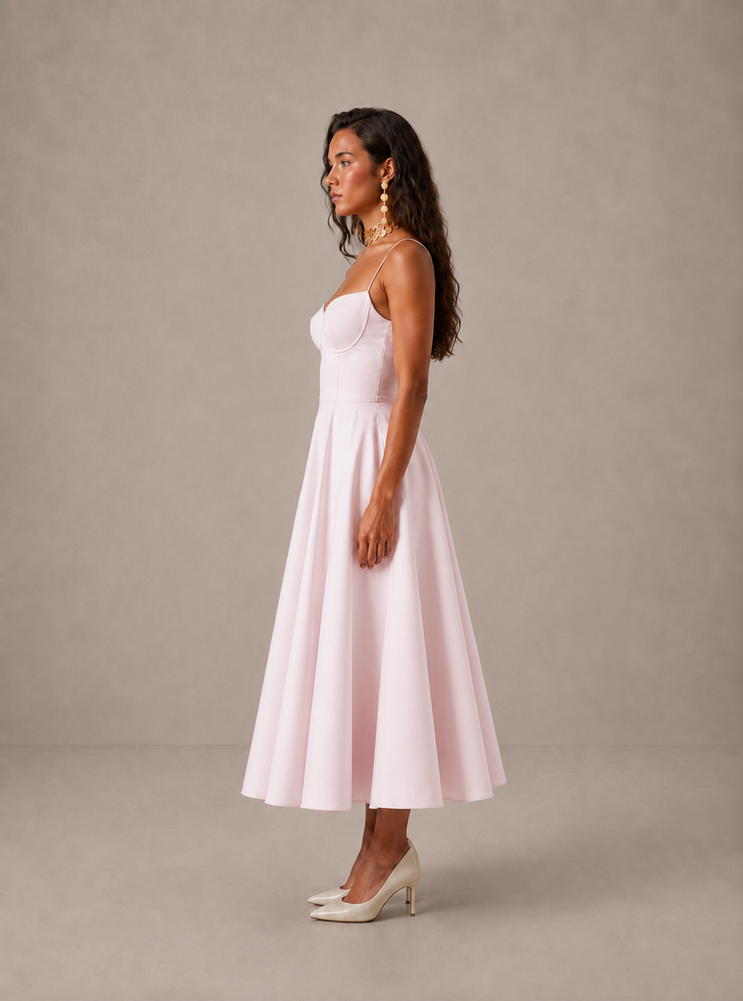 Averla – Robe en tissu technique à décolleté en cœur