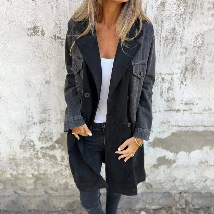 Calyra – Surpiqûres façon jean, tissé extensible, trench-coat