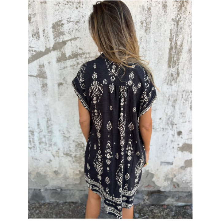 Serava – robe en coton-lin à col V